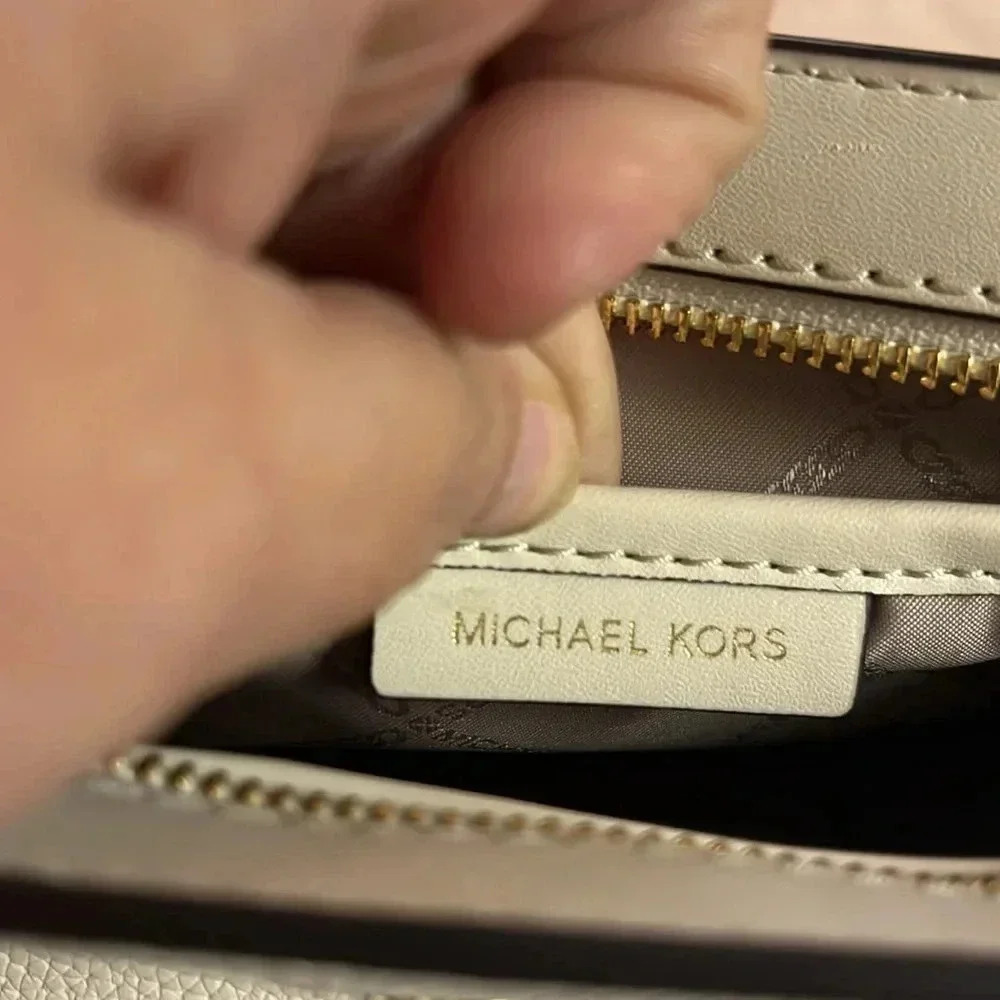 Michael Kors crossbody - Picture 6 of 6